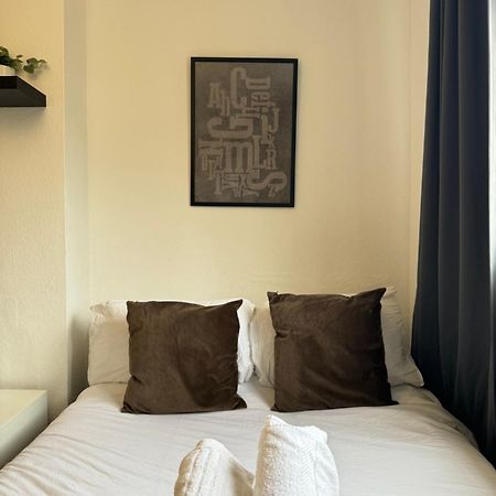 2 Bed Apt Sofa Bed Up To 6 London Exteriör bild