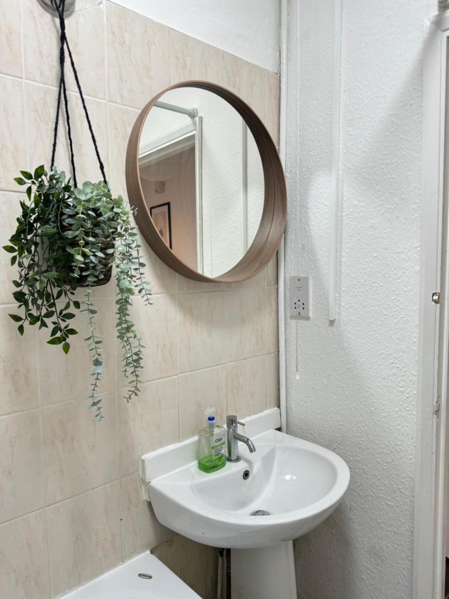 2 Bed Apt Sofa Bed Up To 6 London Exteriör bild