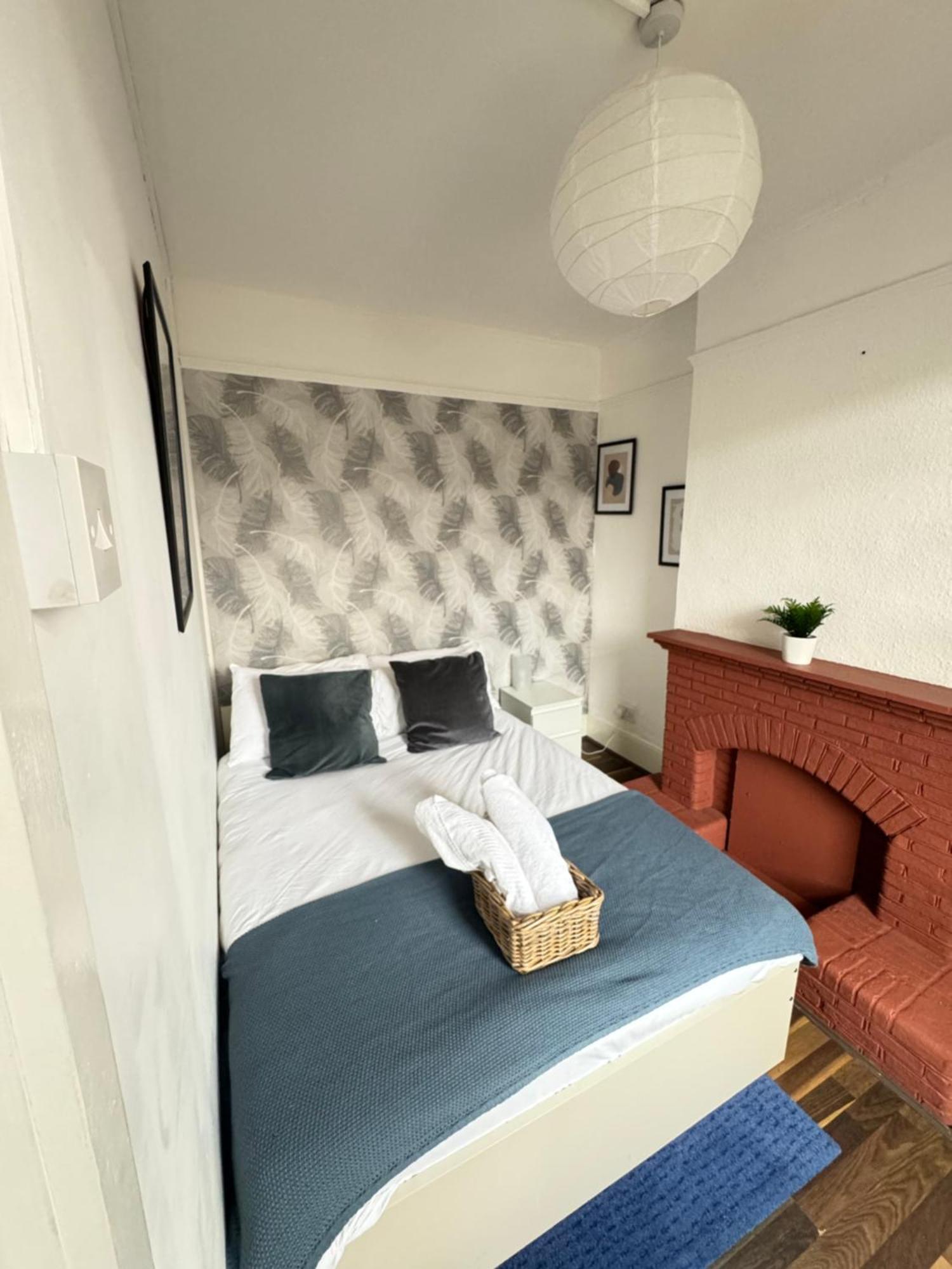 2 Bed Apt Sofa Bed Up To 6 London Exteriör bild