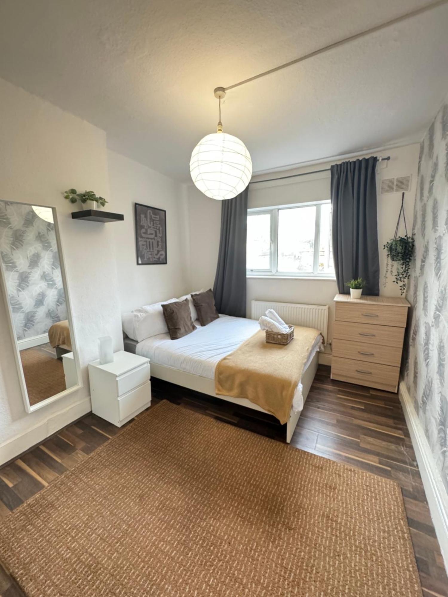 2 Bed Apt Sofa Bed Up To 6 London Exteriör bild