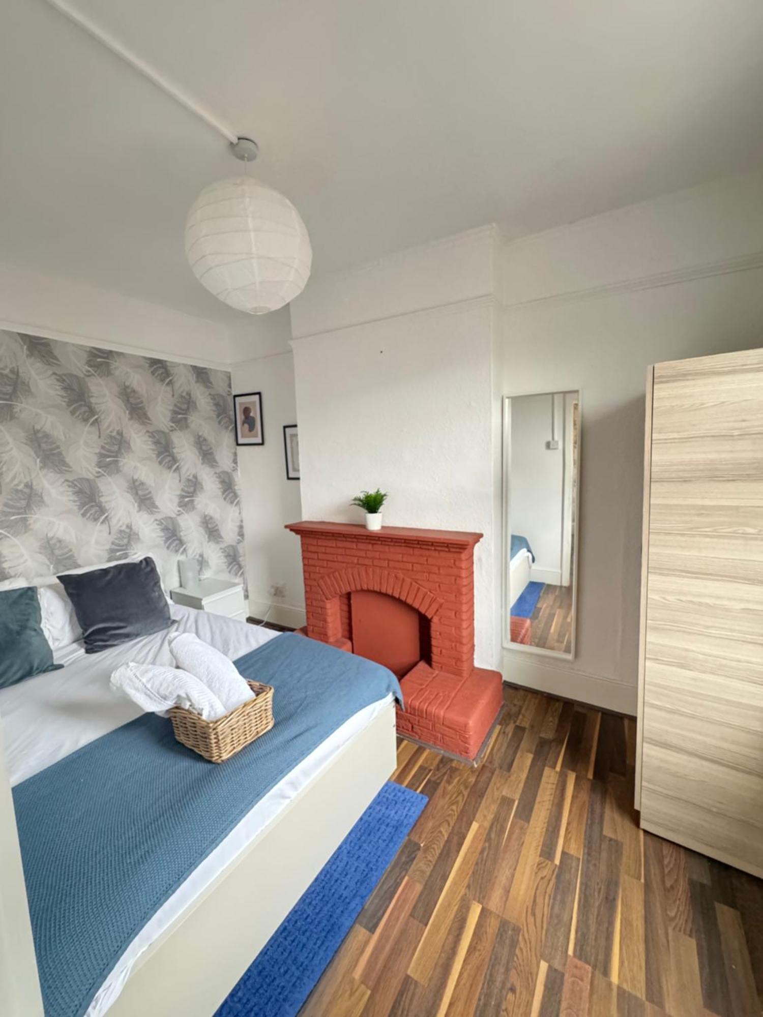 2 Bed Apt Sofa Bed Up To 6 London Exteriör bild