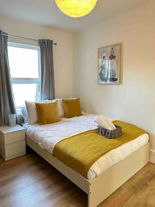 2 Bed Apt Sofa Bed Up To 6 London Exteriör bild