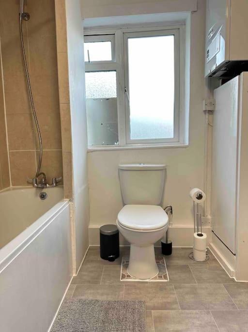 2 Bed Apt Sofa Bed Up To 6 London Exteriör bild