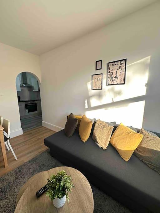 2 Bed Apt Sofa Bed Up To 6 London Exteriör bild