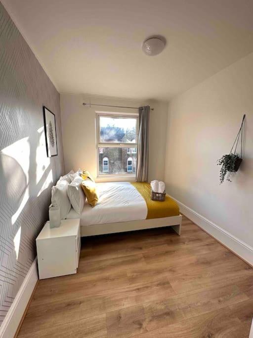 2 Bed Apt Sofa Bed Up To 6 London Exteriör bild