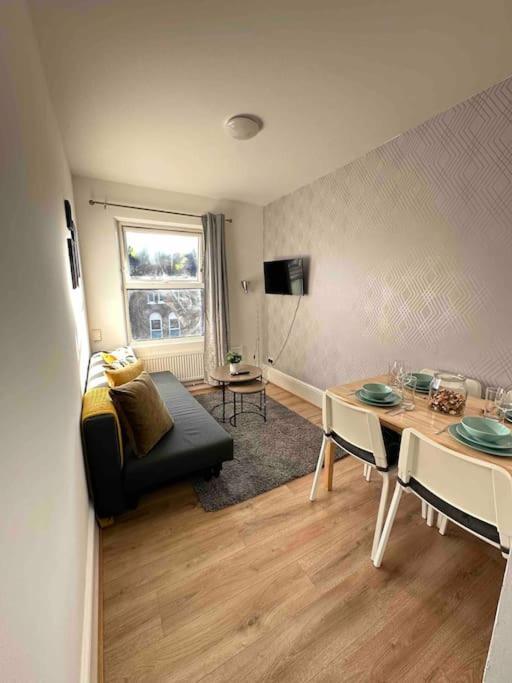 2 Bed Apt Sofa Bed Up To 6 London Exteriör bild