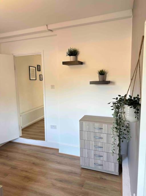 2 Bed Apt Sofa Bed Up To 6 London Exteriör bild