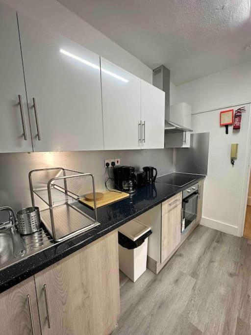 2 Bed Apt Sofa Bed Up To 6 London Exteriör bild