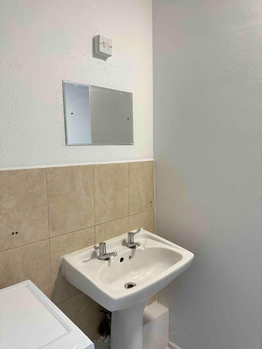 2 Bed Apt Sofa Bed Up To 6 London Exteriör bild