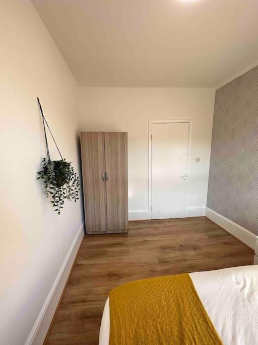 2 Bed Apt Sofa Bed Up To 6 London Exteriör bild