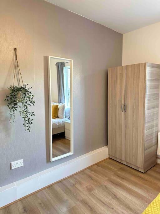 2 Bed Apt Sofa Bed Up To 6 London Exteriör bild