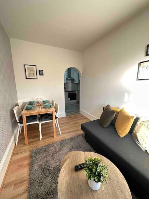 2 Bed Apt Sofa Bed Up To 6 London Exteriör bild