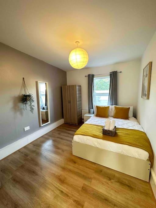 2 Bed Apt Sofa Bed Up To 6 London Exteriör bild