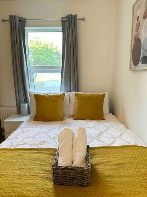 2 Bed Apt Sofa Bed Up To 6 London Exteriör bild